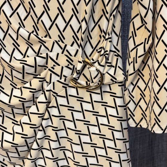 Liz Claiborne Women's Top SZ Small Beige and Black 3/4 Sleeve - Picture 2 of 10